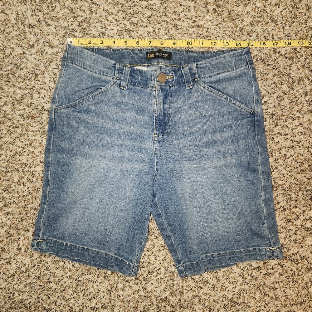 Lee Women’s Denim Shorts Size 6 Medium Mid Rise Stretch Regular Fit Casual Blue